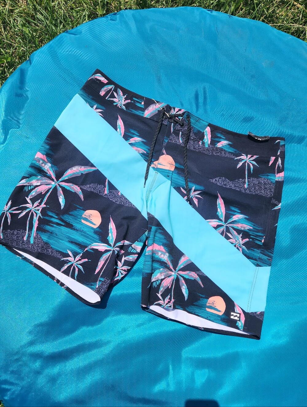 Billabong Palm Print Swim Trunks /,board Shorts, with Aqua Diagonal Stripe